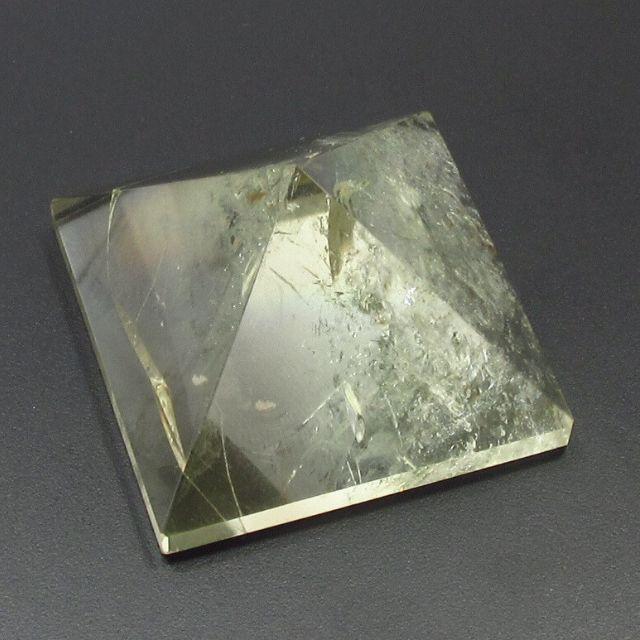シトリン 置物 ピラミッド 黄水晶 天然石 大きさ 1辺約4．1cm 高