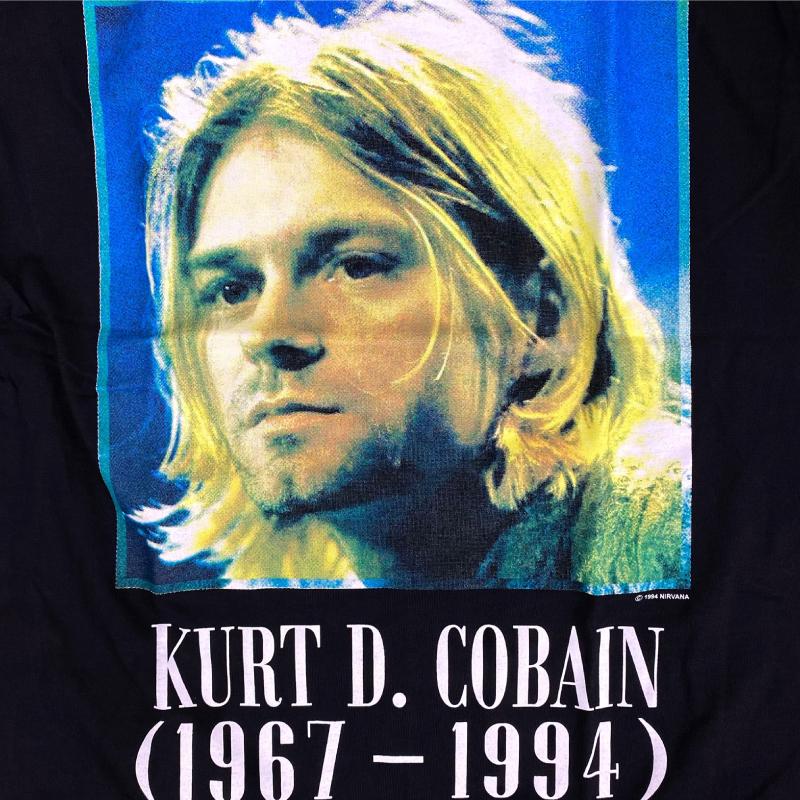 カート・コバーン Kurt Cobain ロック バンドTシャツ 写真