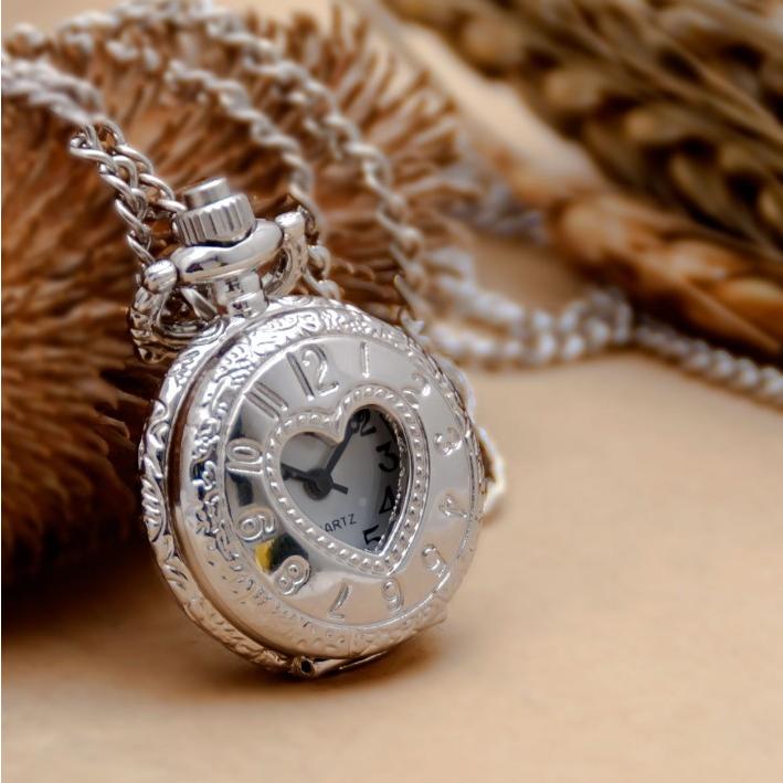 懐中時計  腕時計 時計　ポケットウォッチ ハート シルバー  ネックレス時計  アンティーク調  レディース  ブロンズ アナログ　ペンダントNC-1163-S