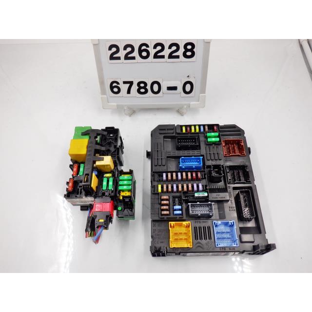 プジョー 3008 3DA-P84AH01 ヒューズボックス 室内側 226228 プジョー 3008 3DA-P84AH01 ヒューズボックス 室内側 226228