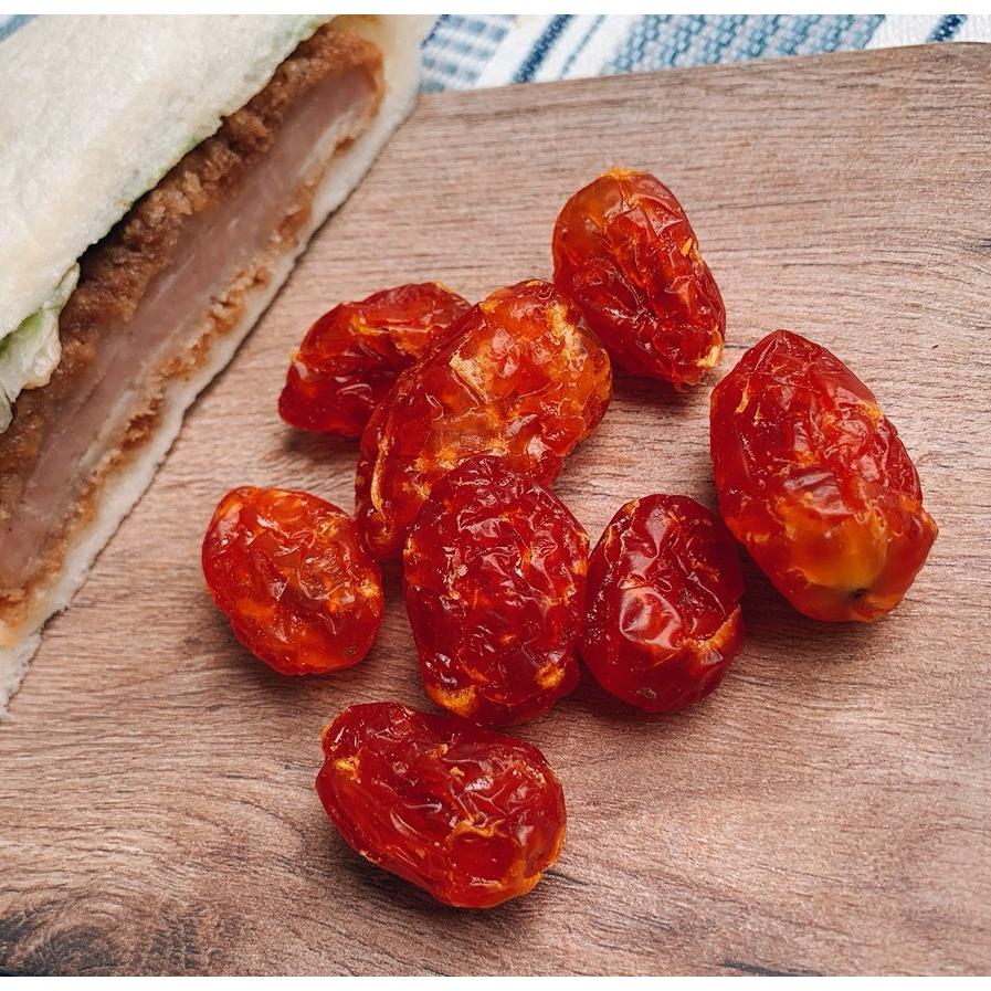 ライスヌードル、ドライトマト、パルメザンチーズ、バジル添えのレシピ