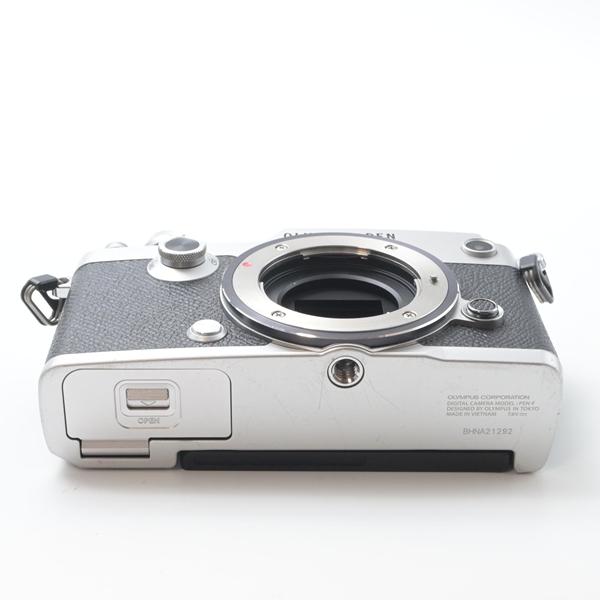 オリンパス OLYMPUS ミラーレス一眼 PEN-F 12mm F2.0 レンズキット シルバー |  | 04