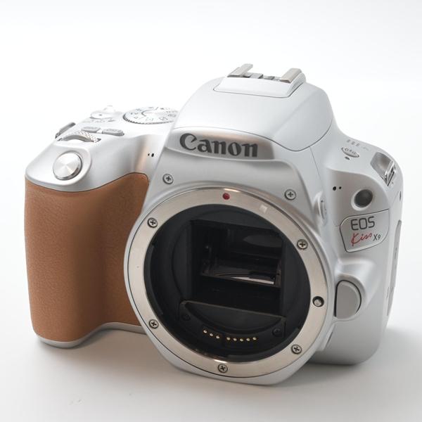 キヤノン Canon EOS Kiss X9 シルバー レンズキット EF-S18-55 F4 STM付属[美品B] |  | 01