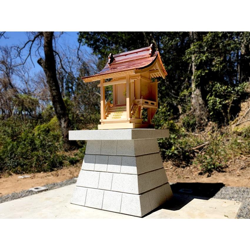 モダン神棚【雲透かし彫り格子扉・鳥居付き三社箱宮:算賀(さん モダン神棚【雲透かし彫り格子扉・鳥居付き三社箱宮:算賀(さん