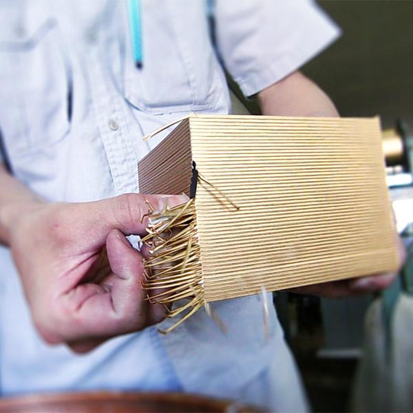 かみもん謹製大色紙 鳥の子 no.1002砂子あり 50枚セット 草色ぼかしに金振り砂子の画像