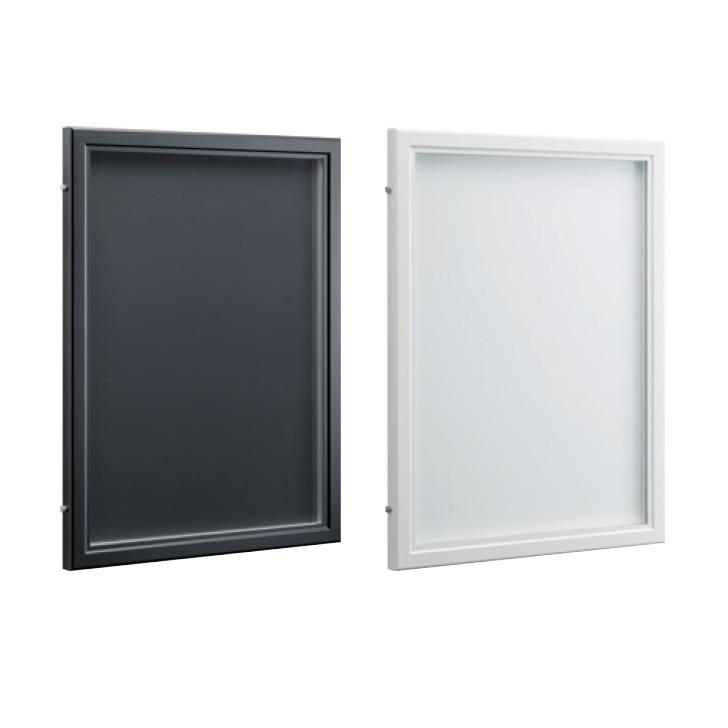 妖艶な黄金の瞳や身体の模様が神秘的な招き猫の陶器オブジェ