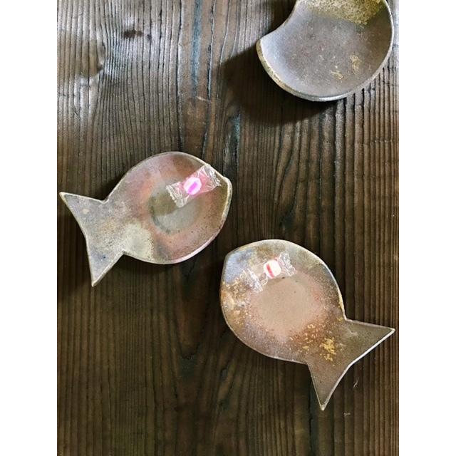 小魚豆皿 津軽金山焼 金山焼 小皿 豆皿 かわいい 魚 お魚 魚の形 食器 陶器 手作り 日本製 焼き締め 小魚 2452 B 津軽金山焼オンラインショップ 通販 Yahoo ショッピング