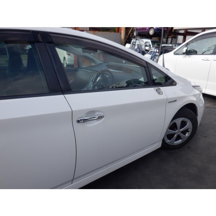 プリウス ZVW30 後期 パール070 フロントドア右 運転席側 管理番号
