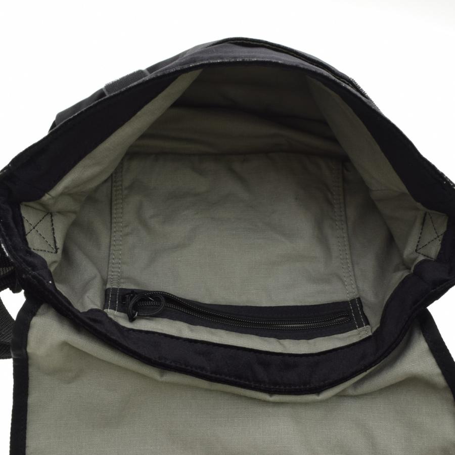 Supreme（シュプリーム） 25AW Velvet Small Messenger Bag Black