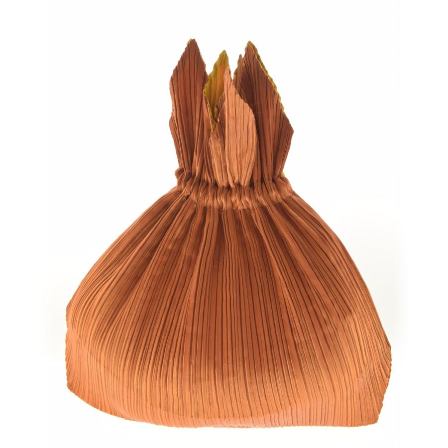 m21603★ISSEY MIYAKE★プリーツ巾着バッグポーチ ISSEY MIYAKE（イッセイミヤケ） プリーツ 巾着 ポーチ バッグ
