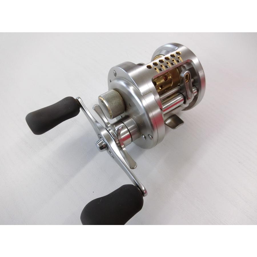 シマノ　カルカッタコンクエスト250DC 05カルカッタコンクエスト シマノ 05 カルカッタコンクエスト 250DC 〇USED〇〇1500〇