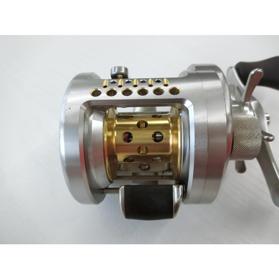 シマノ　カルカッタコンクエスト250DC 05カルカッタコンクエスト シマノ 05 カルカッタコンクエスト 250DC 〇USED〇〇1500〇