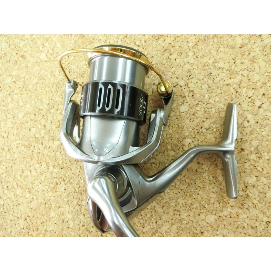 【超美品】シマノ 15 ツインパワー 2500HGS シマノ(SHIMANO) 15 ツインパワー 2500HGS 033680｜アウトドア用品