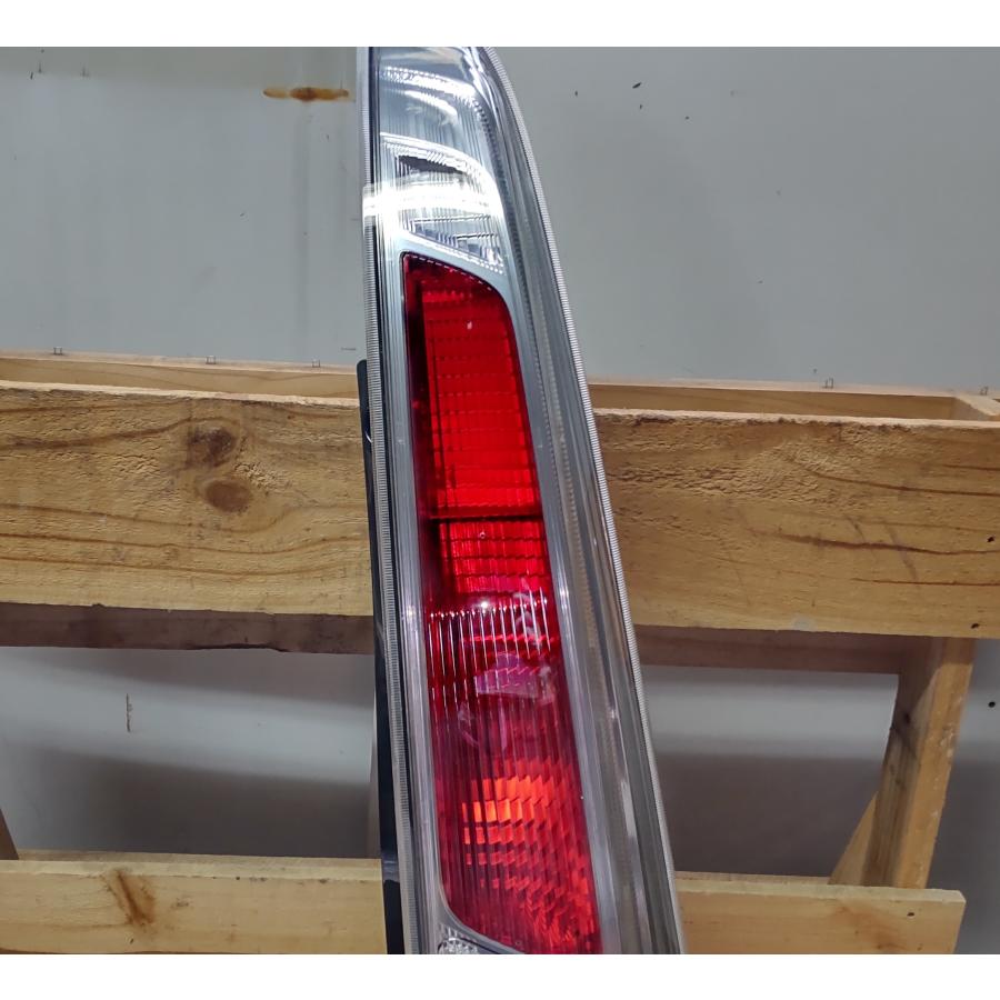 セレナ 右 テール ランプ ライト コンビネーションランプ 日産 KOITO