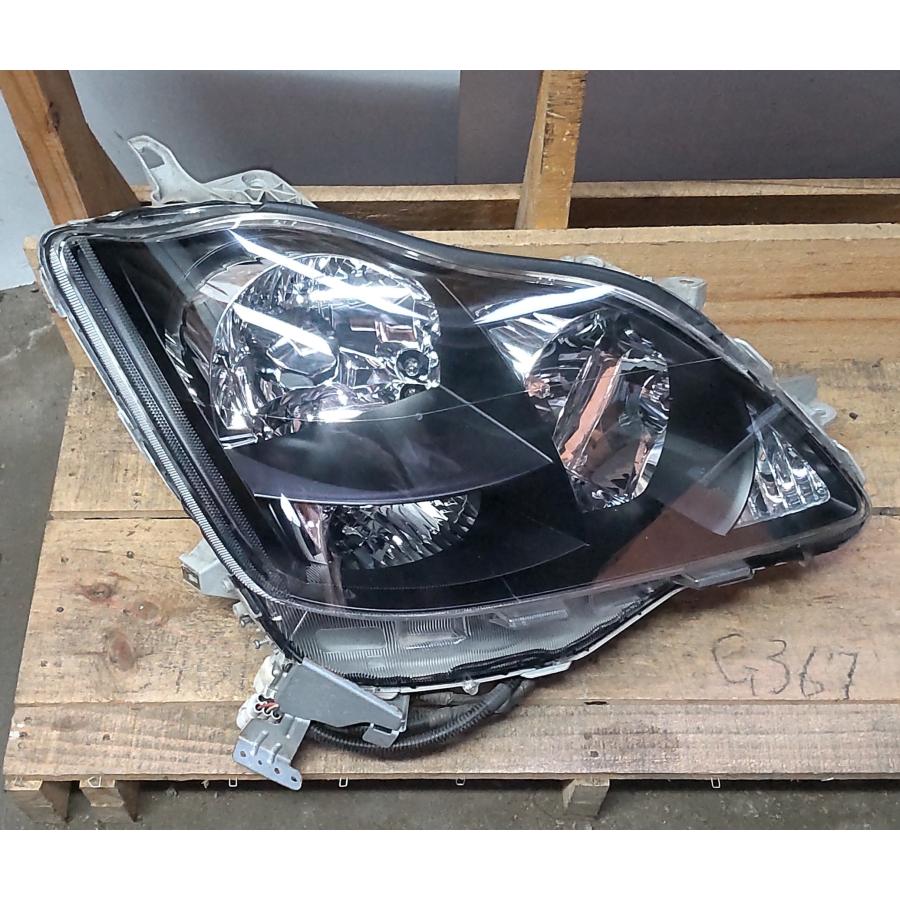 ちょちょさま　２点 トヨタ（TOYOTA） 右 ヘッドライト HID STANLEY 2598 81110--30A80