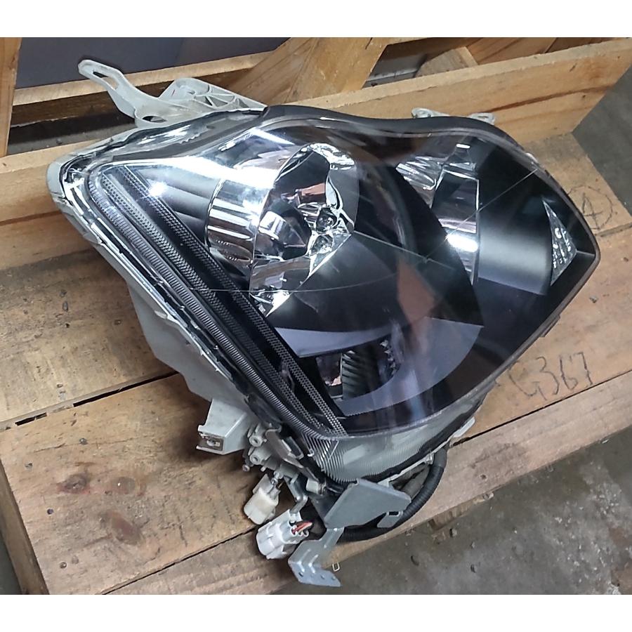 トヨタ（TOYOTA） 右 ヘッドライト HID STANLEY 2598 81110--30A80