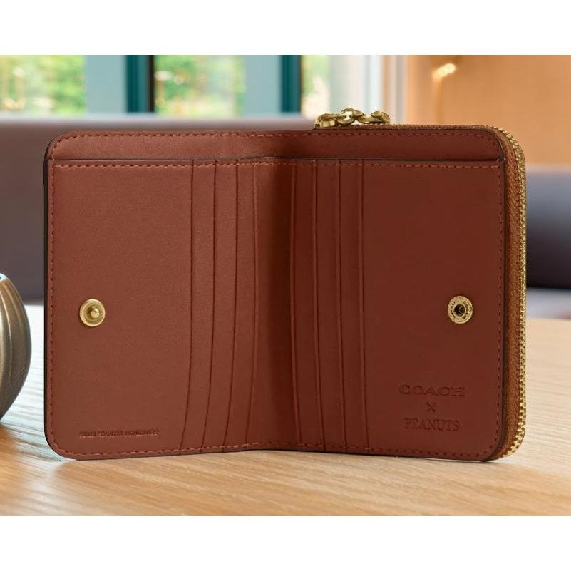 限定‼️【COACH X PEANUTS】スヌーピー 二つ折り 財布 CBG43 限定‼️【COACH X PEANUTS】スヌーピー 二つ折り 財布 CBG43
