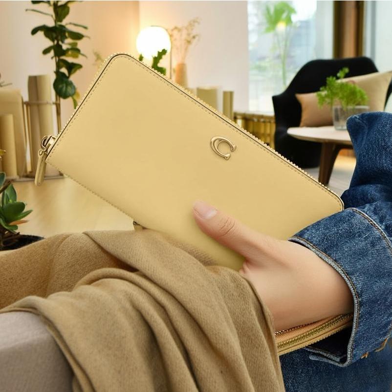 コーチ COACH 折り財布 ハンプトンズ シグネチャー レザー キャメル 新品 COACH（コーチ） COACH 2025新作 二つ折り財布 ミニ財布 アウトレット