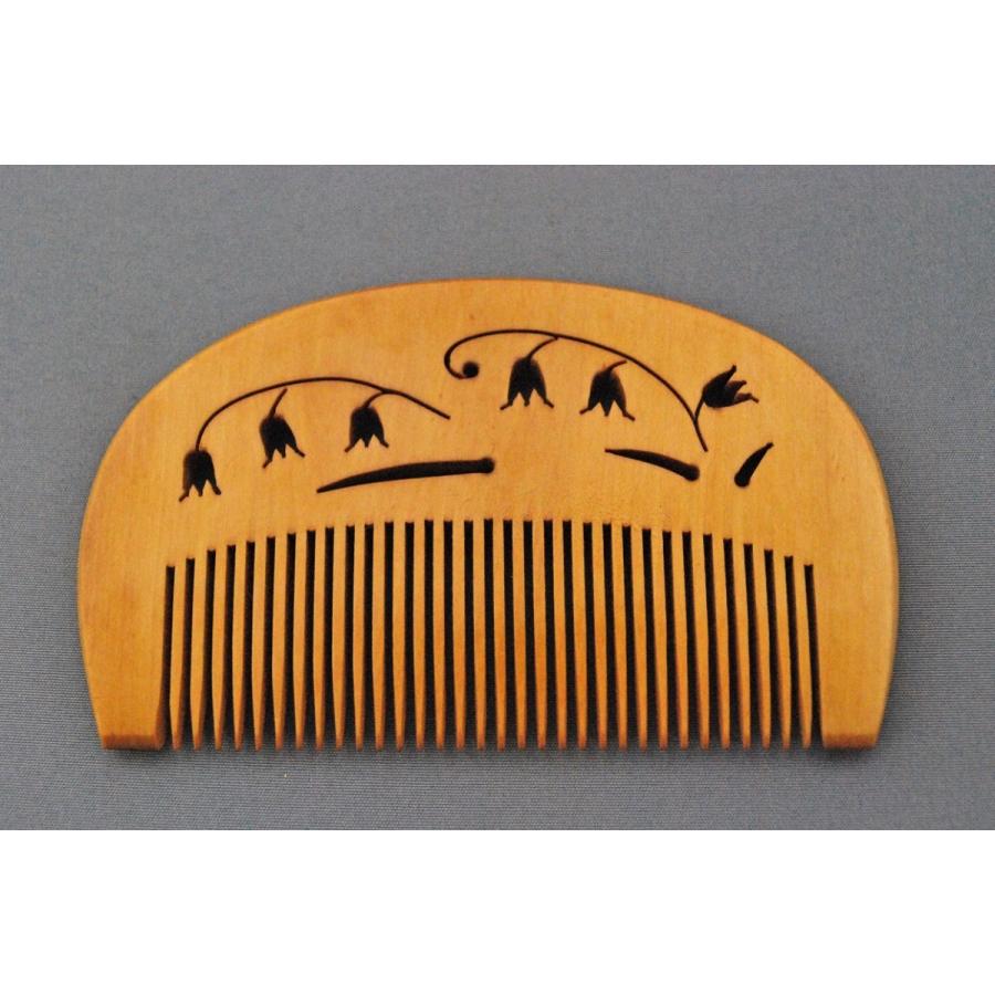 本つげ櫛 半月大（透かし彫り） すずらん （ケース付き） : 加納屋北岸