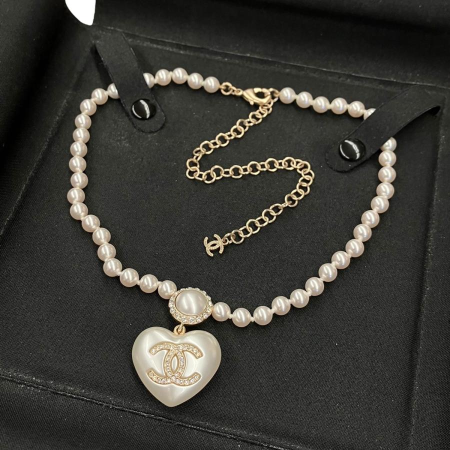CHANEL パールとハート型ロゴ ネックレス CHANEL パールとハート型ロゴ ネックレス