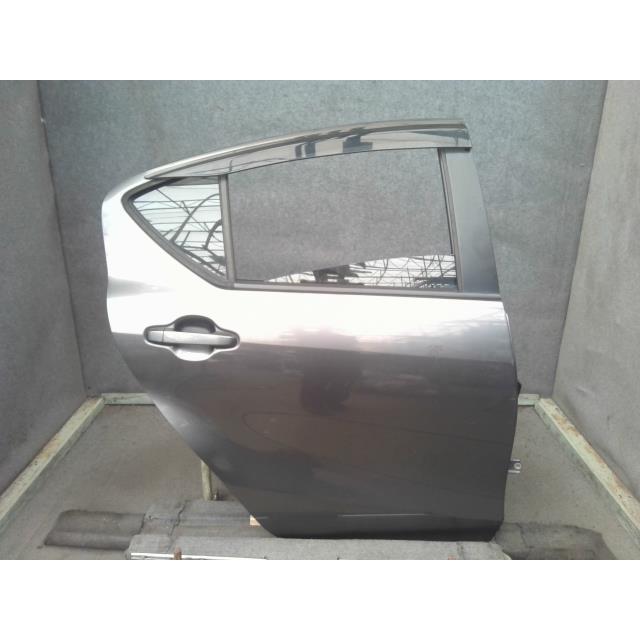 アクア DAA-NHP10 右RドアASSY 67003-52460 : 国際オートパーツヤフー 