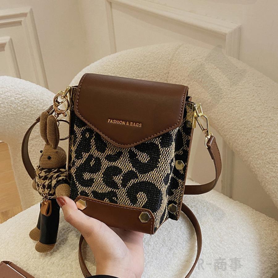 GUESS ヒョウ柄ワンショルダーバッグ ポーチ ホーボー y2k レザー GUESS ヒョウ柄ワンショルダーバッグ ポーチ ホーボー y2k