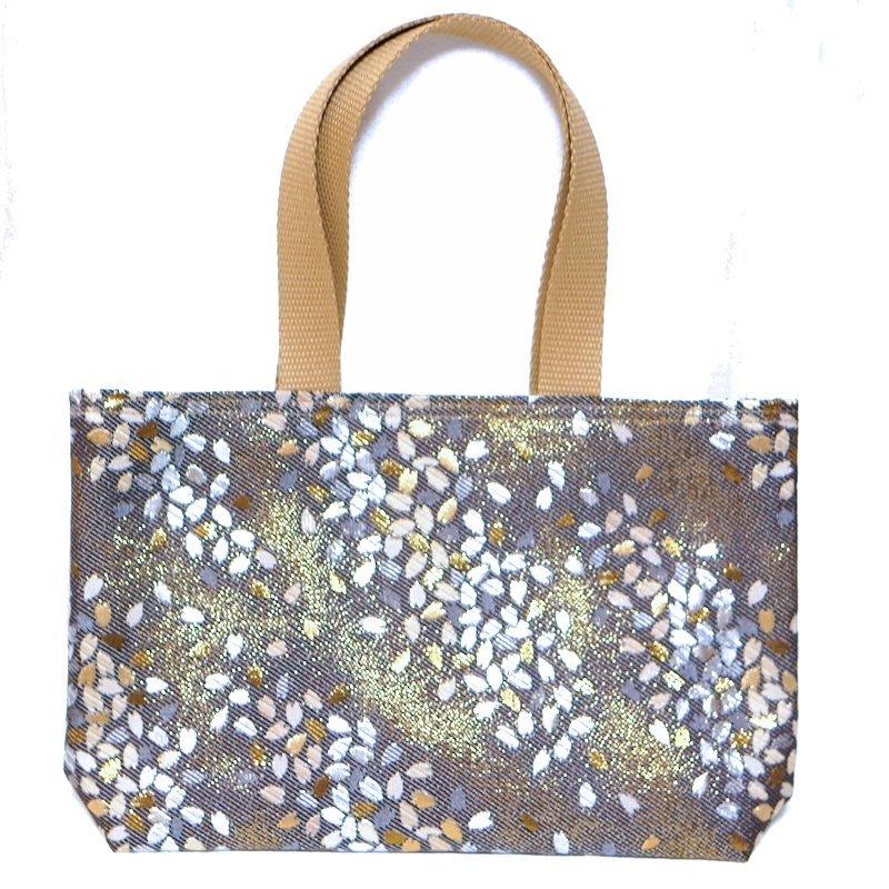 金襴 和小物 和柄 花柄トートバッグ 4 桜 シルバー 花楽堂オリジナル 金襴のバッグ B504 花楽堂 通販 Yahoo ショッピング