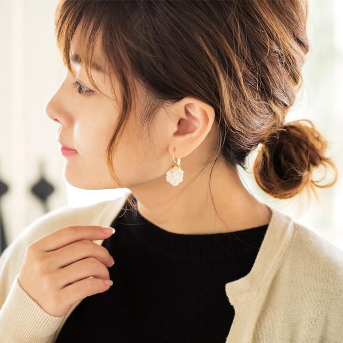 パール調ピアス フラワーモチーフ ゴールド 花モチーフ 耳元 結婚式 存在感 金具 小物 アクセサリー 39ca6625 夏黎 通販 Yahoo ショッピング