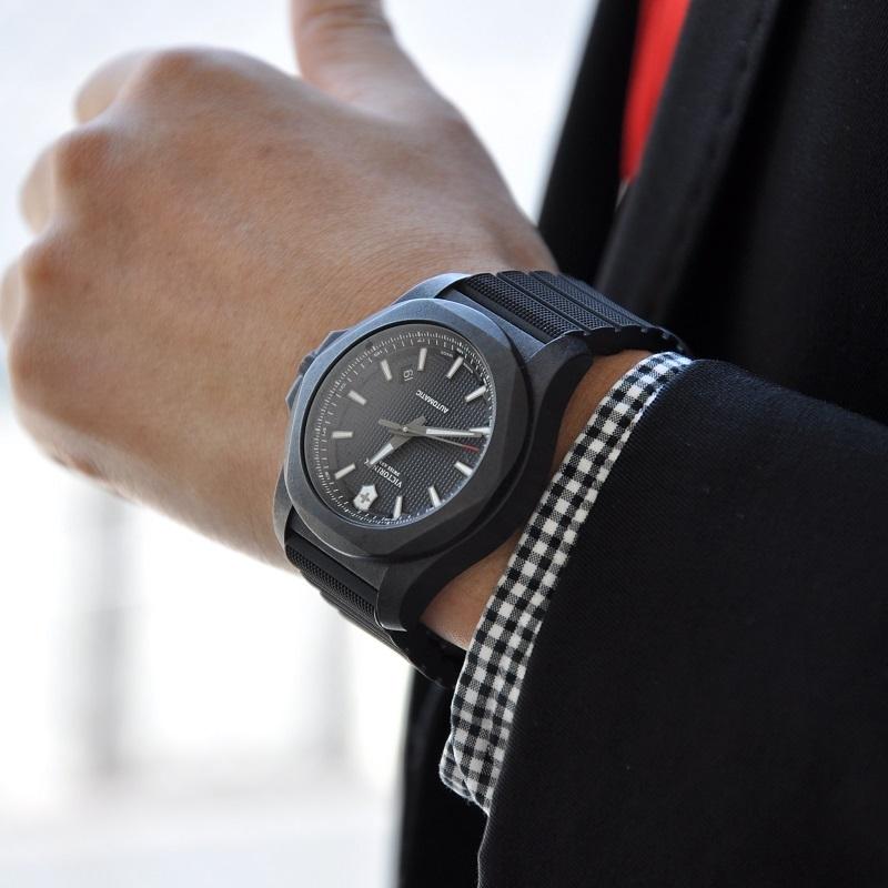 VICTORINOX SWISS ARMY ビクトリノックス・スイスアーミー I.N.O.X イノックス カーボン メカニカル 自動巻き腕時計 INOX 正規代理店商品 200m防水の画像