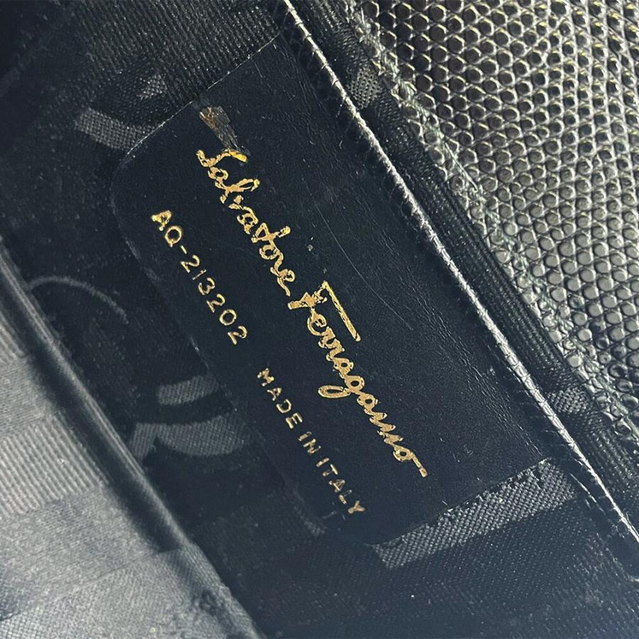Ferragamo　フェラガモ　ショルダーバッグ　AQ213202　ブラック FERRAGAMO（フェラガモ） ショルダーバッグ バッグ AQ-213202 ヴァラ