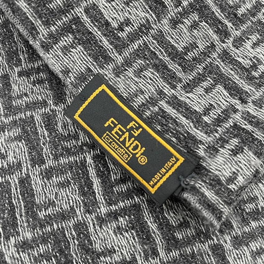 FENDI（フェンディ） マフラー ズッキーノ フリンジ ウール ロゴ