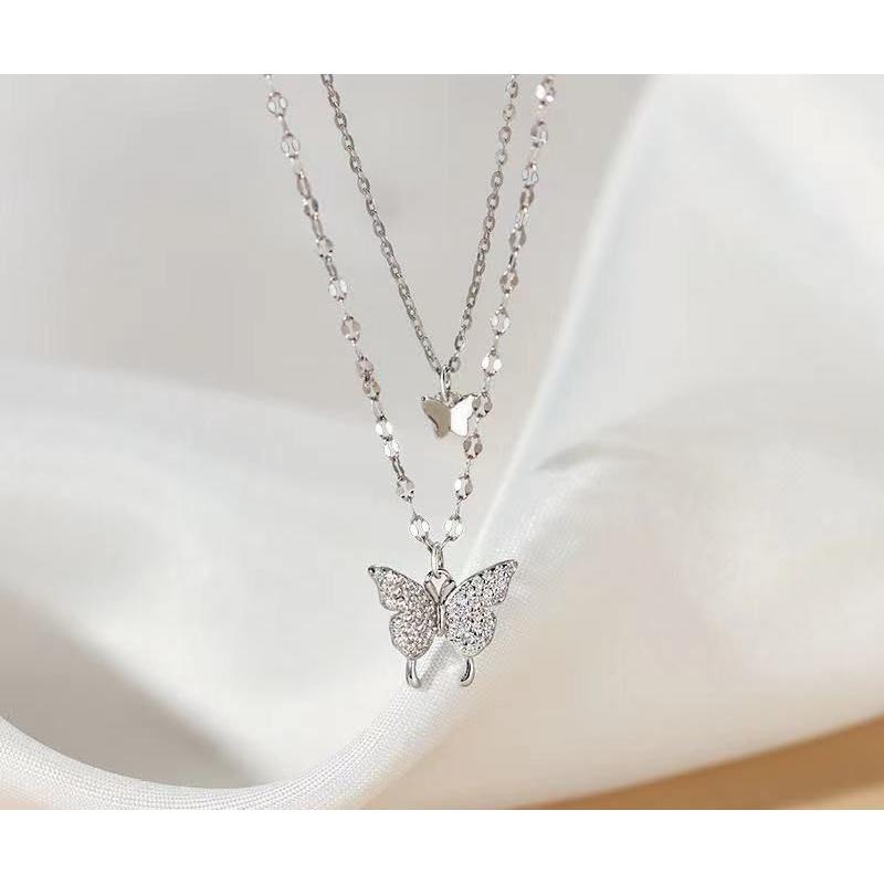 豪華なラインストーンが輝くペンダントネックレス【一点物】 楽天市場】キラキラ輝く立体的なカットの水晶スクエアネックレス