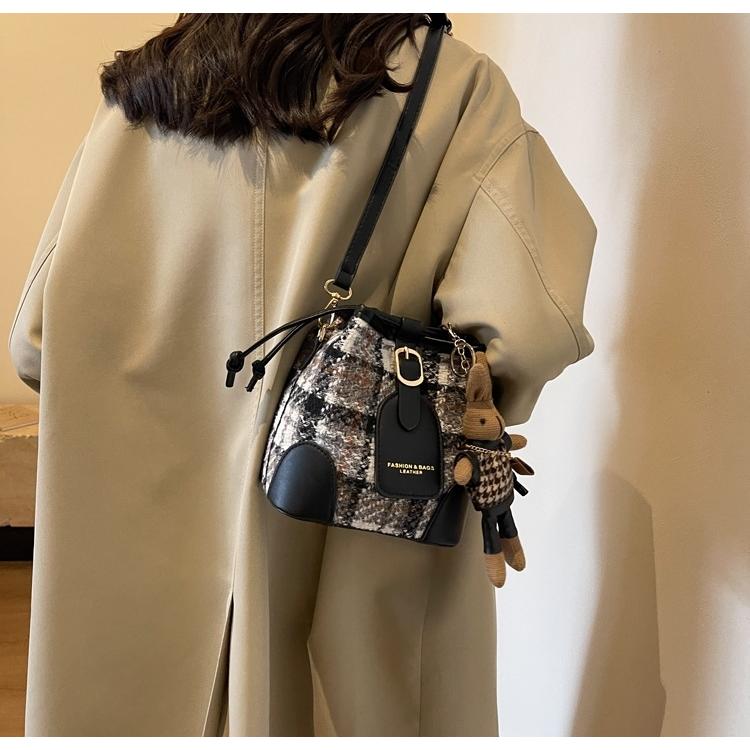 ショルダーバッグ レディース 女性 バッグ カバン 鞄 マグネットボタン