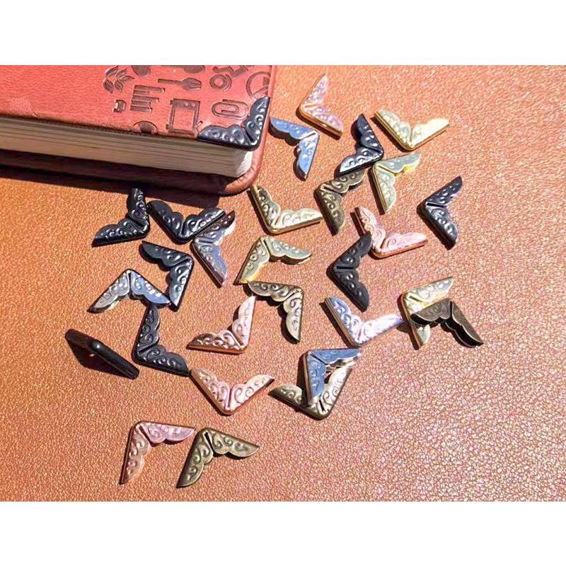 コーナー金具 20個入り クラフト材料 約14mm ハンドメイド 手帳 角