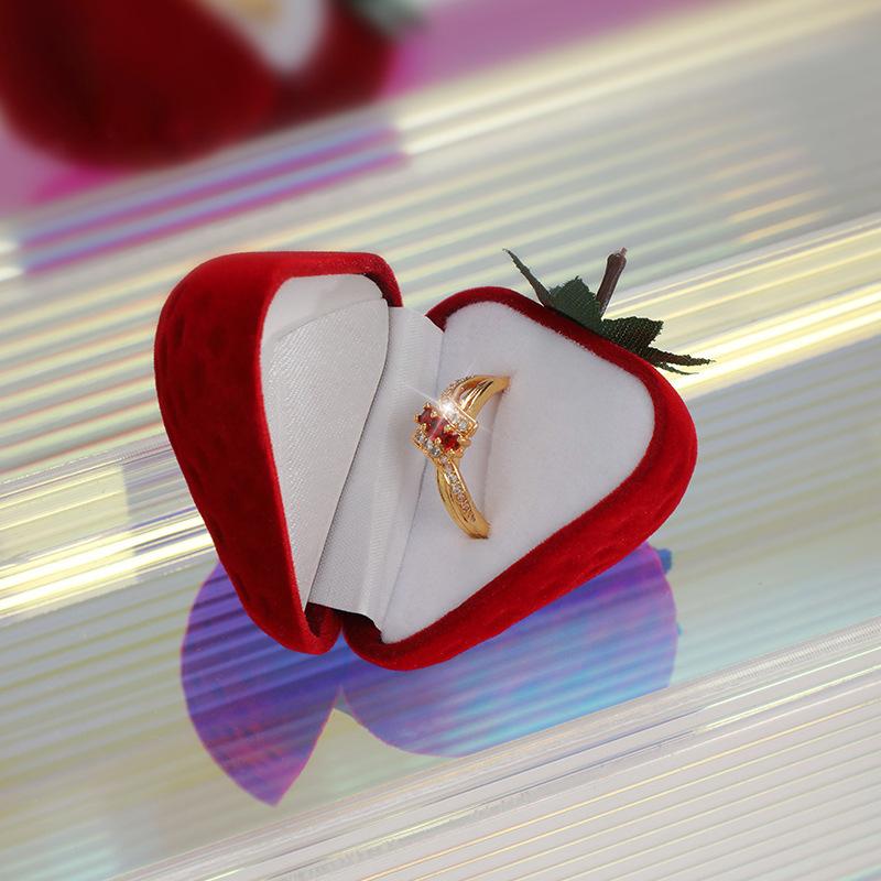 【683】イチゴの指輪／薔薇のケース リングケース 指輪ケース アクセサリーケース ジュエリーボックス