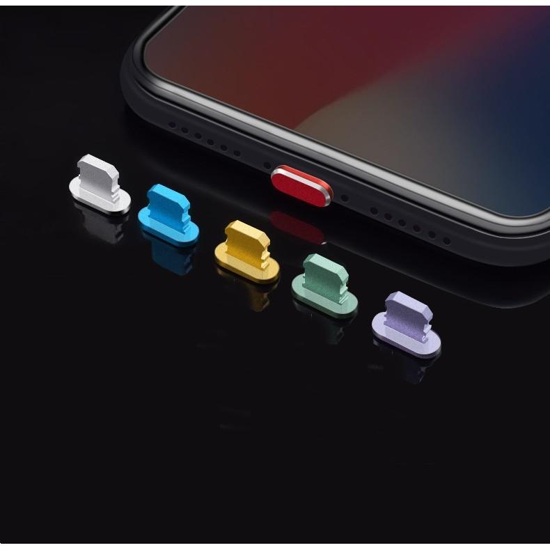 iPhone13 レッド256GB 箱付き と Lightning 保護キャップ iPhone13 レッド256GB 箱付き と Lightning 保護キャップ