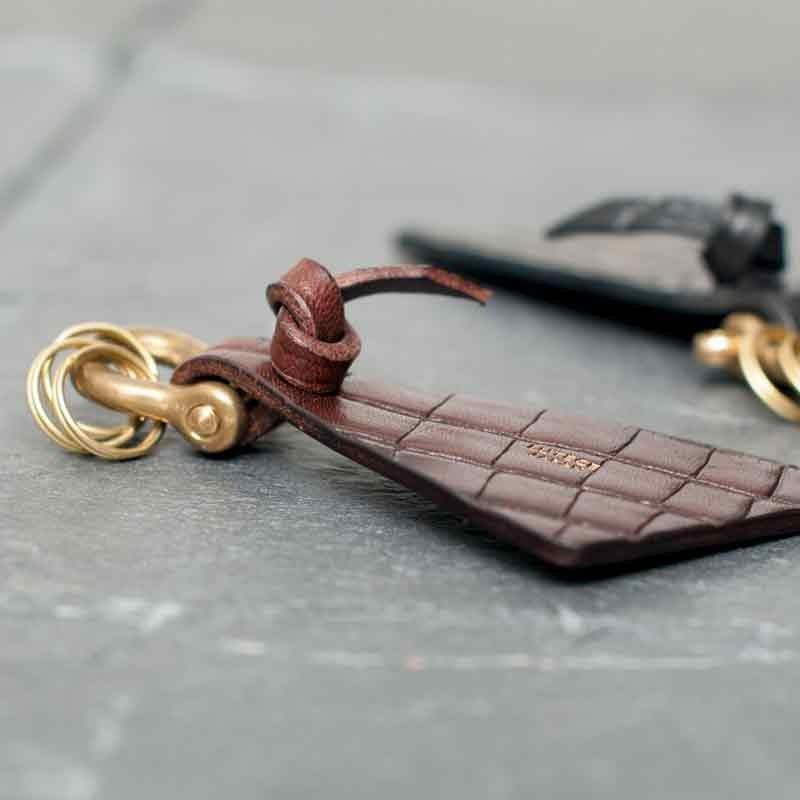 キーホルダー ブランド 手作り 金具 真鍮 クロコ型押し おしゃれ 革 レザー メンズ クロコダイル ワニ革 加工 シンプル ミネルバリスシオ 日本製 Fiocco 009 03 0248 革ee Com Yahoo 店 通販 Yahoo ショッピング