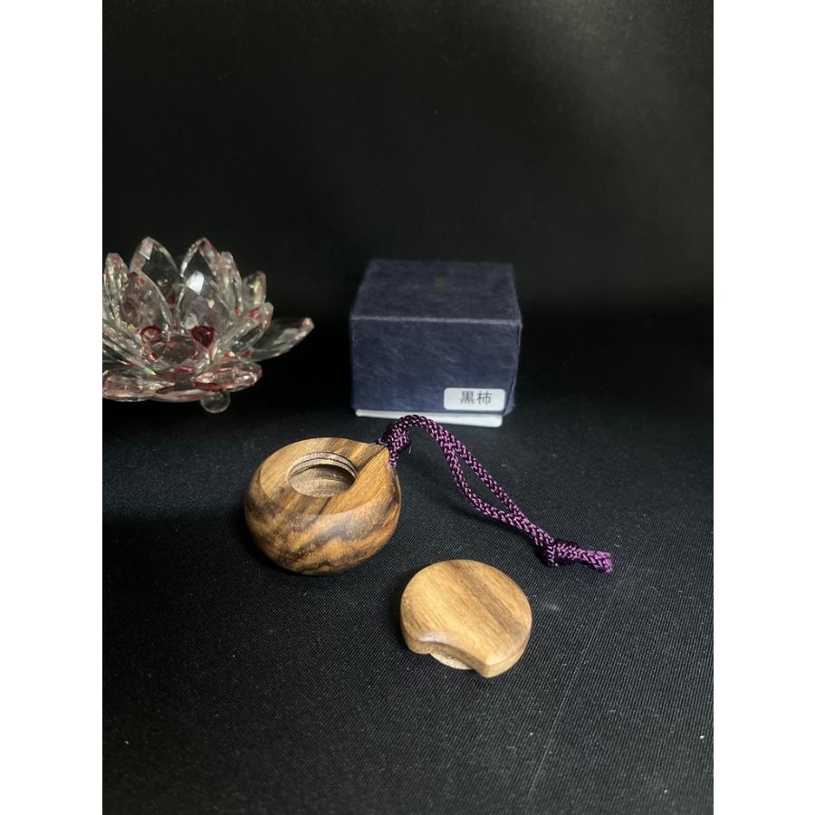 京仏具特注品「黒柿製/塗香入/携帯用/如月塗香入」直径約4cm/塗 京仏具特注品「黒柿製/塗香入/携帯用/如月塗香入」直径約4cm/塗
