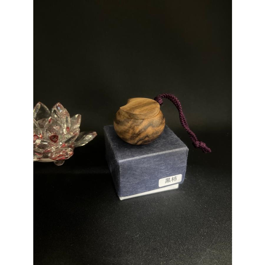 京仏具特注品「黒柿製/塗香入/携帯用/如月塗香入」直径約4cm/塗 京仏具特注品「黒柿製/塗香入/携帯用/如月塗香入」直径約4cm/塗
