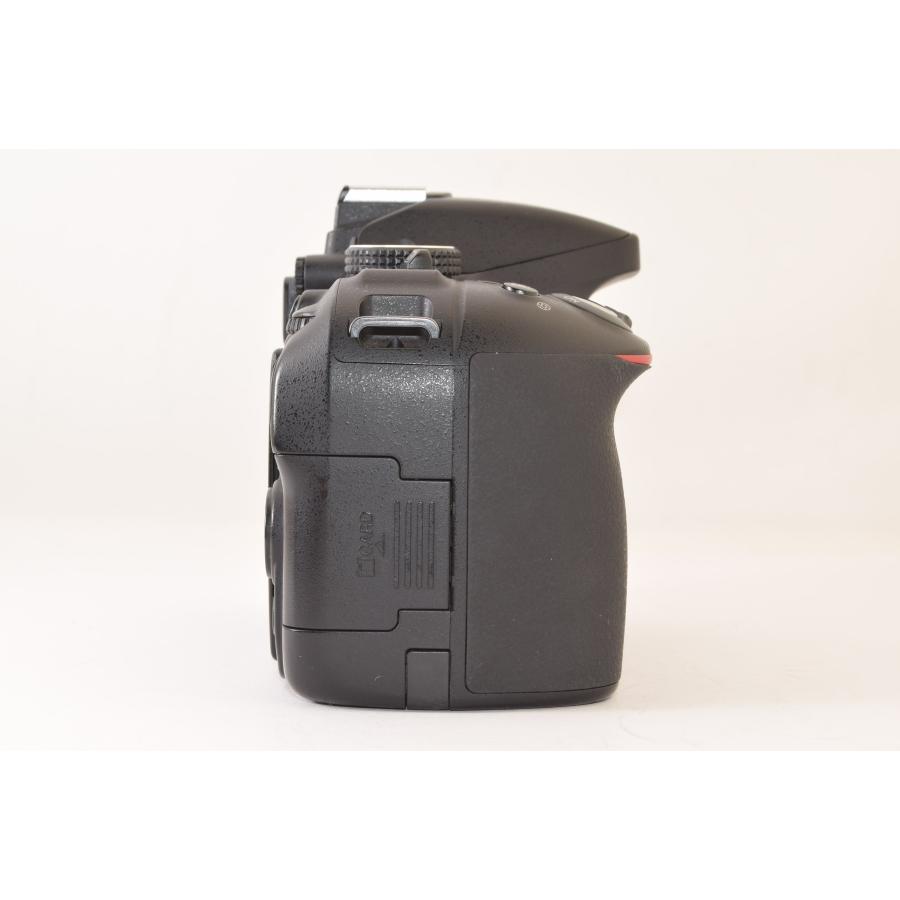 ☆ジャンク品☆ Nikon ニコン D5300 ボディ ショット数 9848回 ☆ジャンク品☆ Nikon ニコン D5300 ボディ ショット数 9848回