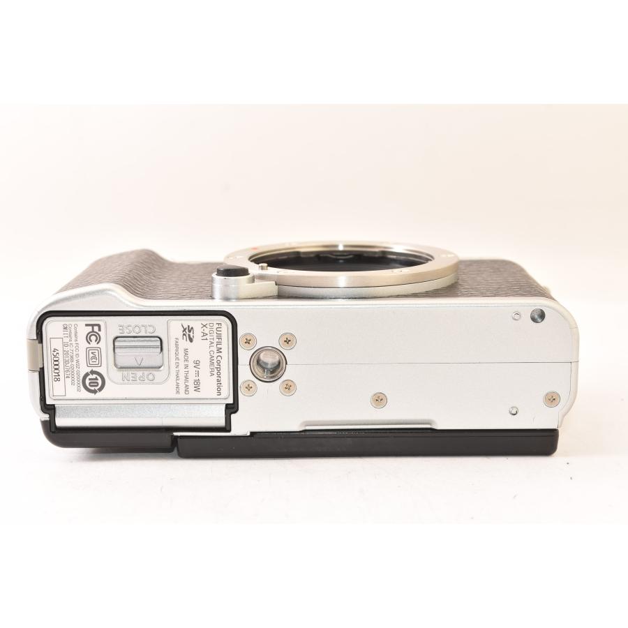 フジフィルム FUJIFILM X-A1 ボディ シルバー ミラーレス一眼カメラ