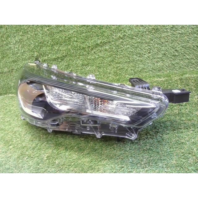 カローラクロス 3BA-ZSG10 右ヘッドライト 2ZR-FAE 218 HASCO 美品 低  