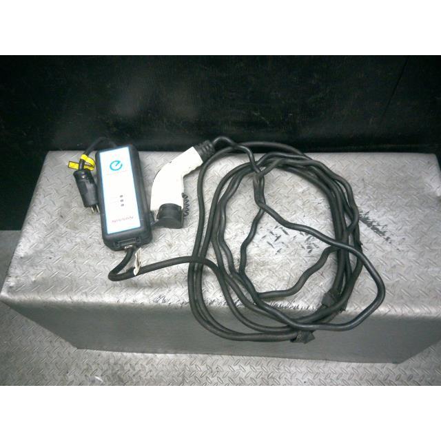 日産リーフ充電ケーブル3NA1A