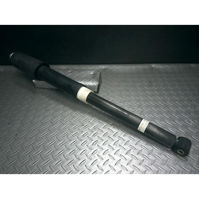 フィット GK3 右リア ショックアブソーバー 52611-T5A-J03 : 株式会社