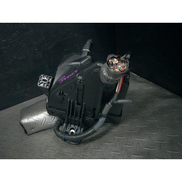 アクア NHP10 ヒューズボックス エンジンルーム内用 : 株式会社 アクア NHP10 ヒューズボックス エンジンルーム内用 : 株式会社