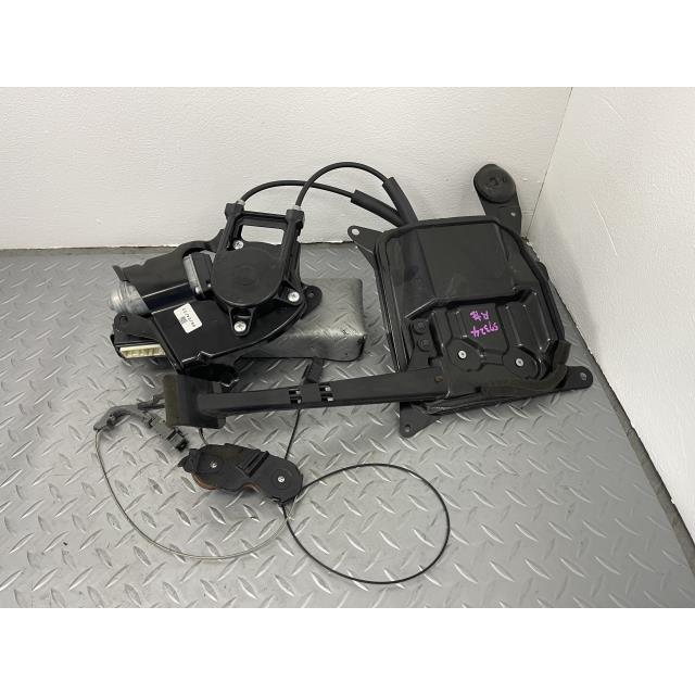 ヴォクシー ZRR70W 左 パワー スライド ドア モーター 85006-28071  