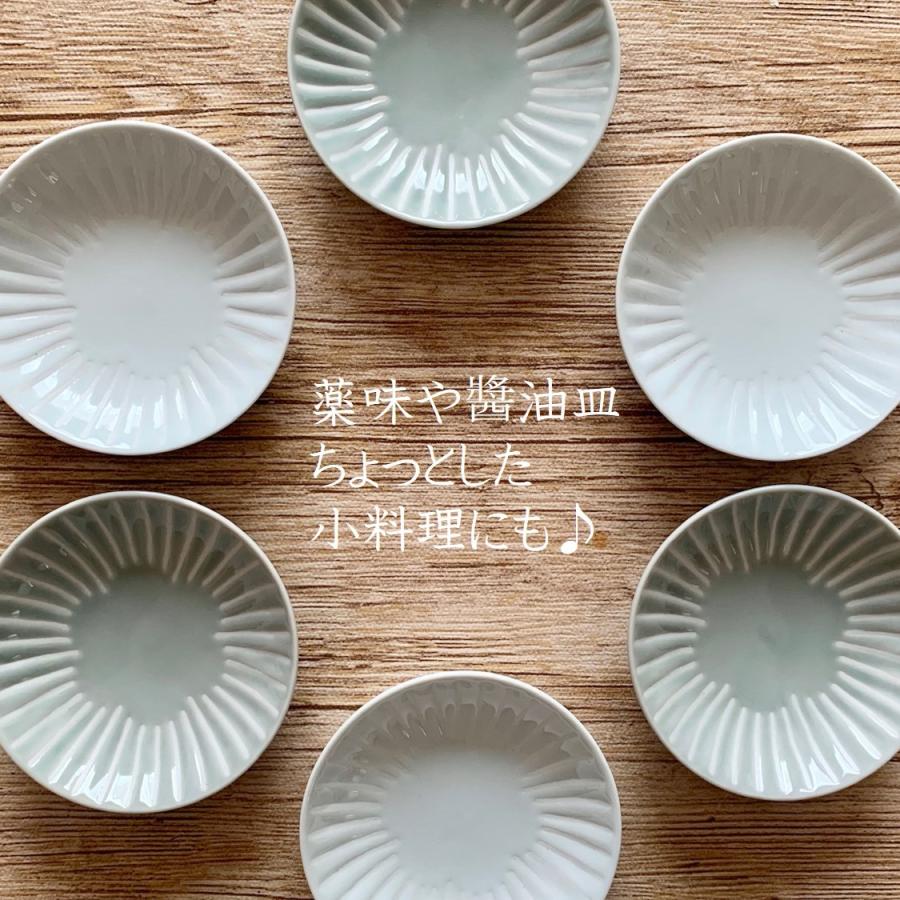 波佐見焼 食器 プレート S 花ふわり 皿 小皿 醤油 おしゃれ 和食器 かわいい 軽い 軽量 モダン しのぎ 花 花柄 薄い Hasami グレー カザリス食器店 通販 Yahoo ショッピング