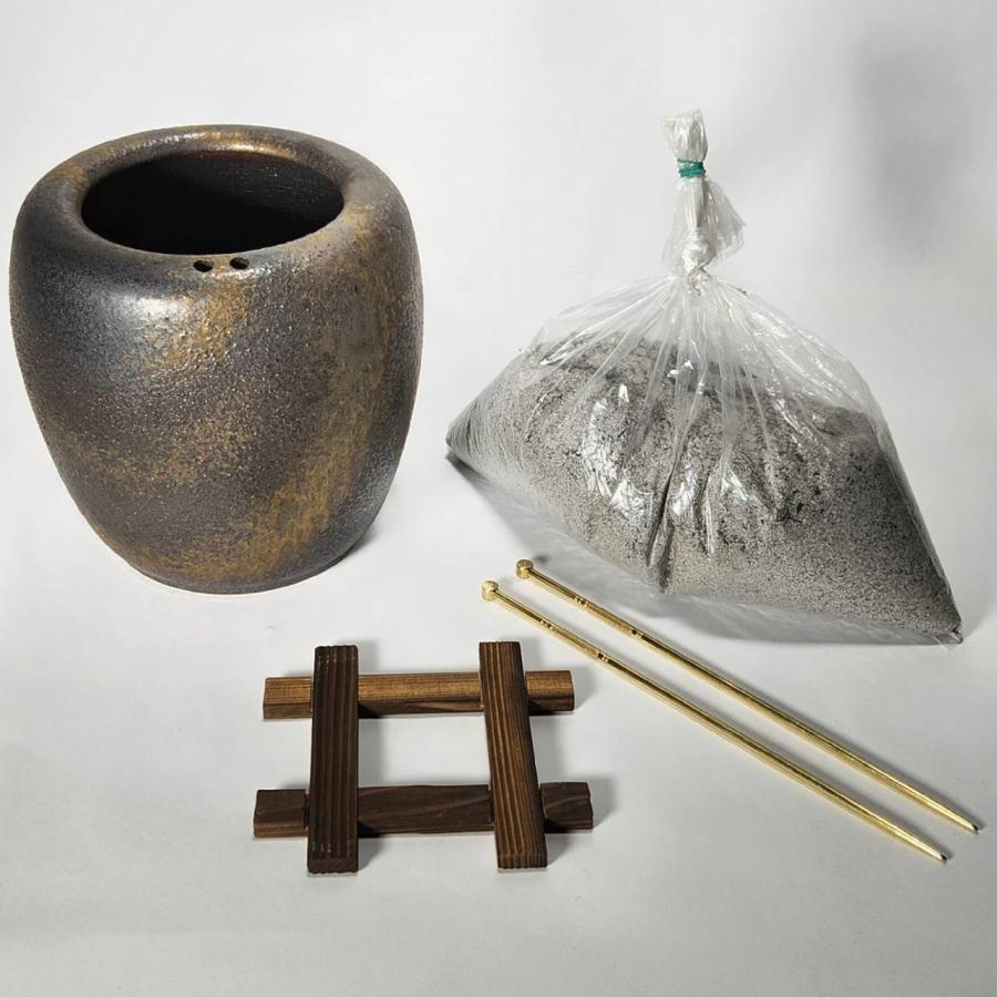 砂釉金彩火鉢型灰皿セット 6号 本わら灰付き（火箸・五徳・井ゲタ付き