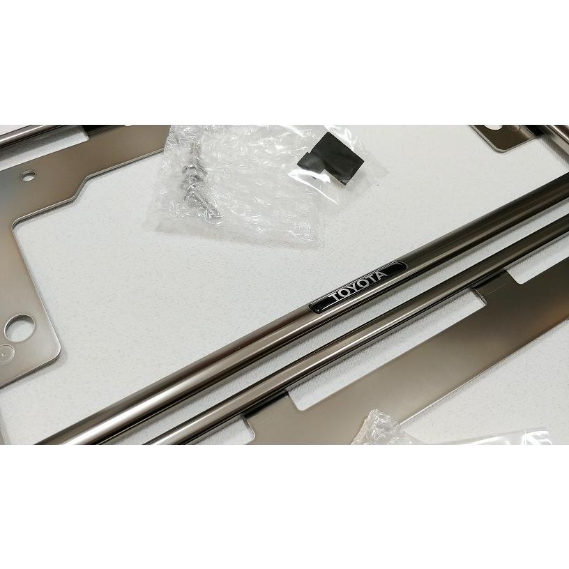 トヨタ（TOYOTA） トヨタ純正 ナンバーフレーム・チタン調 ［フロント
