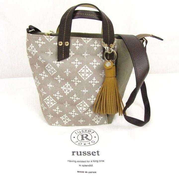 russet　ダブルフェイスミニショルダーバッグ　2WAY タッセルチャーム russet ダブルフェイスミニショルダーバッグ 2WAY タッセル